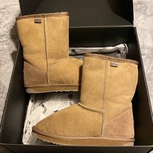 Never worn Emu Australia boots with original box